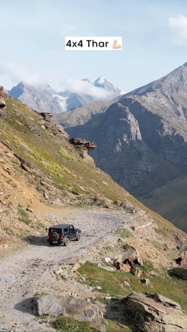 のインスタグラム：「Honestly speaking, you see so many bumpers and other car parts just lying around in Spiti valley! It’s definitely not an easy drive ☠️   #aakritirana #thar #spiti #spitivalley #himachal #roadtrip #mahindrathar #tharreels #funnyvideos #meme #offroad4x4 #offroad #thar4x4 #travelblogger #indiantravelblogger #incredibleindia」