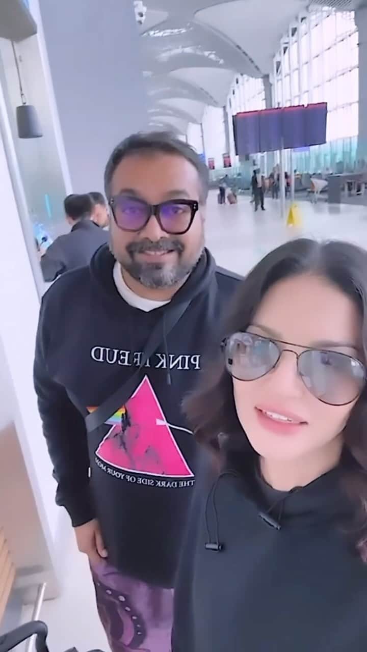 サニー・レオーネのインスタグラム：「Kya hoga ab @anuragkashyap10 ke sath? 😂 Watch the full video by subscribing now!  . . #SunnyLeone  #reelitfeelit #reelsinstagram #trendingreels #funny #bts #AirportDiaries」