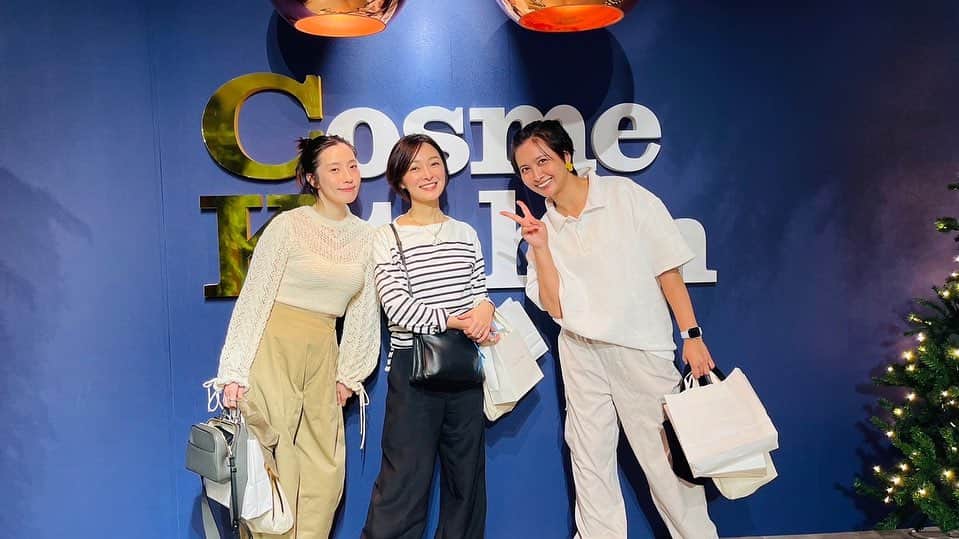 市井紗耶香さんのインスタグラム写真 - (市井紗耶香Instagram)「. HAPPY HOLIDAY🎄💕 @cosmekitchen   あたたかな空間でした！  なっちゃんあっこちゃん 楽しかったね💕」10月12日 15時59分 - sayakaichii