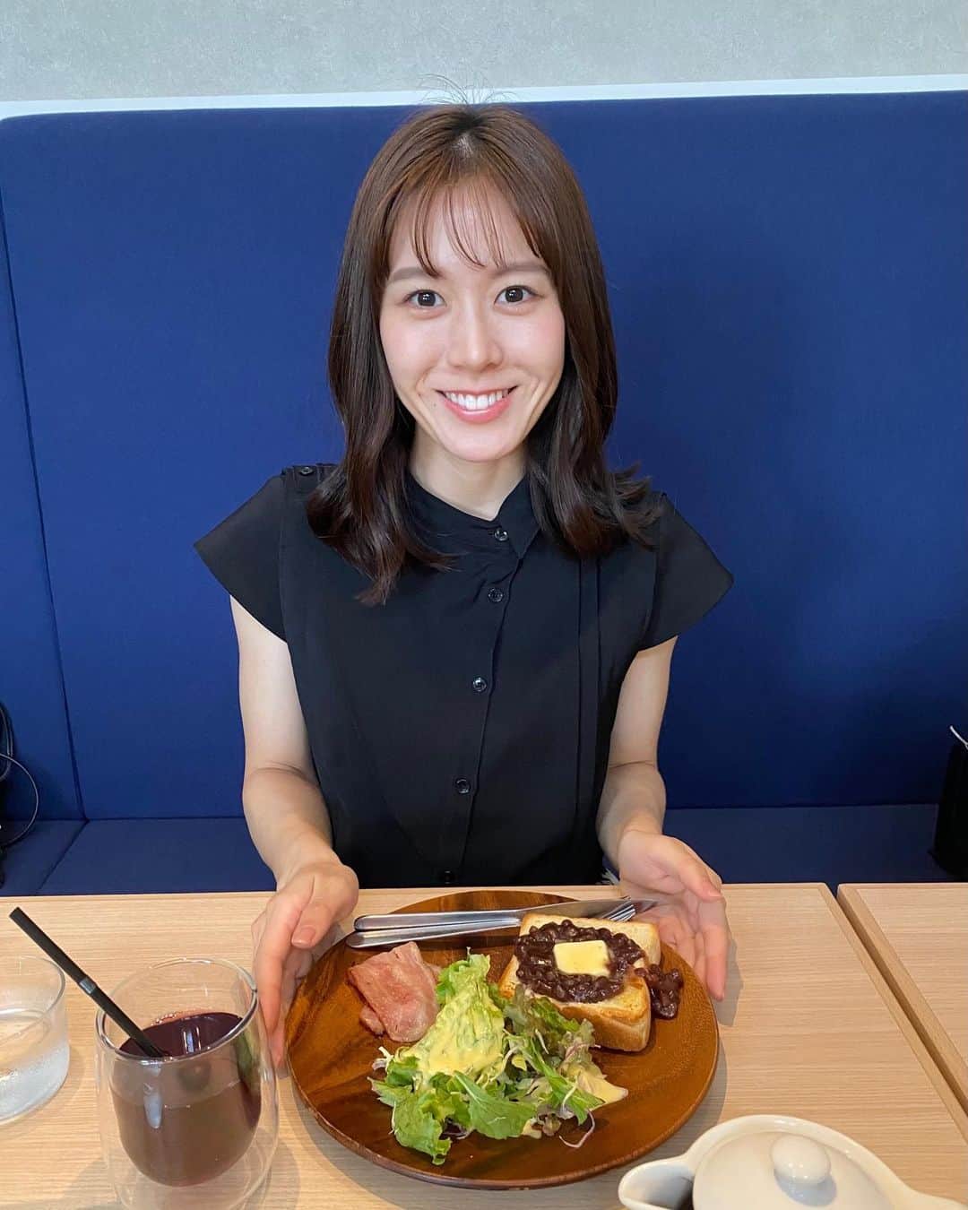 加藤愛のインスタグラム：「. また一つ、歳を重ねました。  朝PONの担当日に誕生日が重なったのは 4年目にしてはじめてなのですが、 リスナーのみなさんからの愛のあるメールが とっても嬉しかったです🥰 ありがとうございます！！  感謝を忘れず、これからも笑顔で過ごします✨  #写真は先日のモーニング#岐阜#羽島 #20231012#birthday」