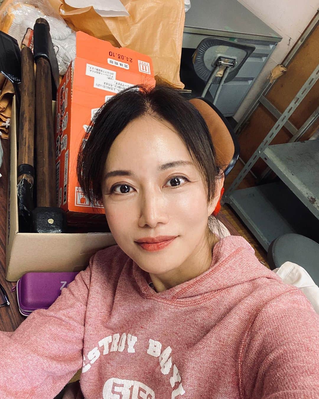 のインスタグラム：「稽古でござんす。  が、連絡ミスで相手役の勇樹君が来ません...😭」