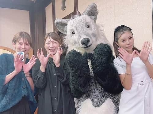 山本明果さんのインスタグラム写真 - (山本明果Instagram)「⠀ ⠀ ⠀ ⠀ 👐🏼👐🏽👐🏾♡ ⠀ 先日富山県庁にて「ウェルビーイング・コミュニティとやま」の発足式があり、アンバサダーに就任しました。  様々な分野の素敵なアンバサダーの皆さまとお会いでき、このような機会をいただけてありがたいです。 ⠀ ⠀ 私自身もいろいろ学びながらファッションや料理を通して、さらに富山に興味が持てるよう、富山の魅力を発信していけたらと思っています。 よろしくお願いします。 ⠀ ⠀ コミュニティは誰でも参加可能です。 詳細は5枚目。 ⠀ ⠀ #ウェルビーイングコミュニティとやま#ウェルビーイング#ウェルビーイングコミュニティアンバサダー#富山県#富山」10月12日 16時13分 - sayaka__sea