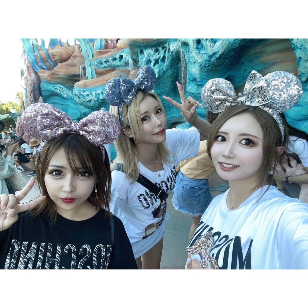 櫻井綾奈さんのインスタグラム写真 - (櫻井綾奈Instagram)「. DisneySea🐭🌊💫💭 . ランドは行ってたけどシーは久々！ 安定のメンバーで行ってきた- ̗̀ ‪☺︎☺︎☺︎ ̖́- . . オープンから行くと疲れちゃうから アーリーイブニングパスポートで 15時からインパしたよ🏰💭 . . まさかの三連休で激混みだったけど ゆっくりまったり食べ歩きして飲んで🍻 アトラクション4つ乗れたし満足( ¯﹀¯ ) . Dハロも始まってたから クオリティ凄いレイヤーさん達いて 園内歩いてるだけで楽しかった✨️ いつかコスプレでディズニーしたいな🥹💓 . . 楽しかった‪🫶🏻️😖💓 次は大阪ユニバ行きたい！！ . . . #池袋 #ikebukuro #キャバ #キャバクラ #キャバ嬢 #池袋シーサイド #プリンスグループ #キャバ嬢の休日 #ディズニー #Disney #DisneySea #tds #ディズニーコーデ #dハロ #MOSCHINO #アーリーイブニングパスポート #カチューシャ #🐭 #🏰‪‪ #🌊 #🌎 #🧜‍♀️ #👭 #💓 #instagood #instalike #like4like #l4l #dayoff #instafriends」10月12日 16時14分 - mayapan0511