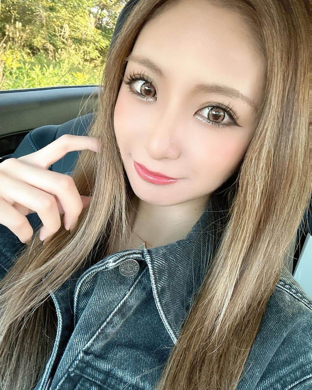 月瀬のあのインスタグラム：「. 毎日もうストーブ付けようかなって気持ちと まだ早いか、、って気持ちで格闘している🔥 冬はどうしても冬眠しがちだから 私を仕事へ連れ出してねええ🧸🤍」