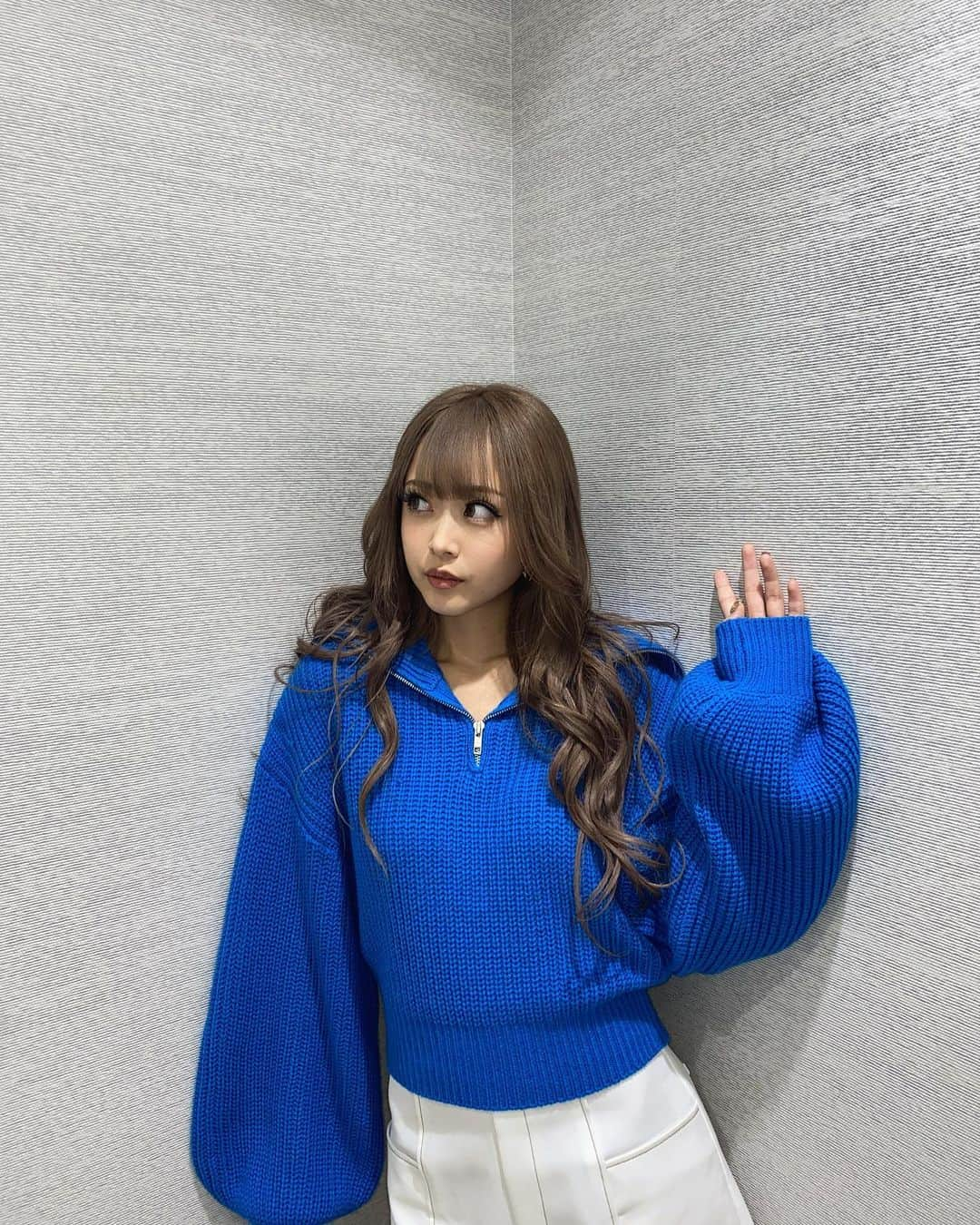 大木美里亜（みりちゃむ）のインスタグラム：「ニット大好きだから寒くなってきたのちょっと嬉しい🩵  寒すぎるのは嫌いだけど！」