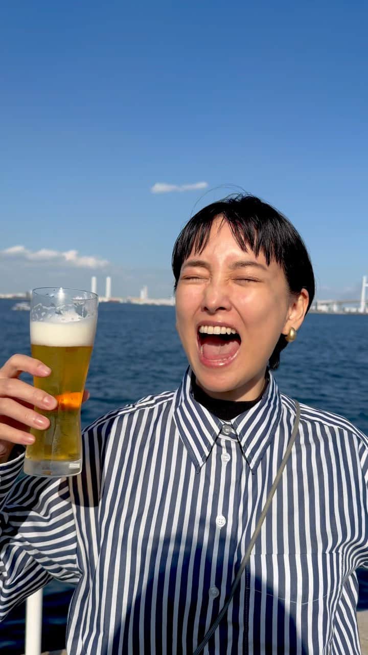 永池南津子のインスタグラム：「海です。 気持ち良すぎました。 最高の外飲み日和。 お疲れ様でしたー！ #海 #ビール #beer #beerlovers #sea #秋 #autumn #うみーーーーー」