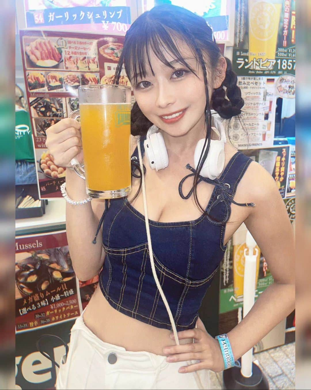 蒼猫いなさんのインスタグラム写真 - (蒼猫いなInstagram)「乾杯🤤🍺💕 #オクトーバーフェスト 🍺🤤💕 #oktoberfest . . . . . . . #グラビアモデル #グラビアアイドル #グラビア撮影 #プール開き #水着ギャル #水着 #ビキニ #プール #プール撮影会 #蒼猫いな #海 #shein #ビキニ女子 #ビキニギャル #韓国コーデ #韓国ヘア #モデル撮影 #撮影モデル #韓国ファッション #페션스타그램 #pharfaite #ootd #野球好き #チャックテイラー #チャックテイラー70s #converse #コンバースコーデ #chucktaylor」10月12日 16時38分 - inacoscos