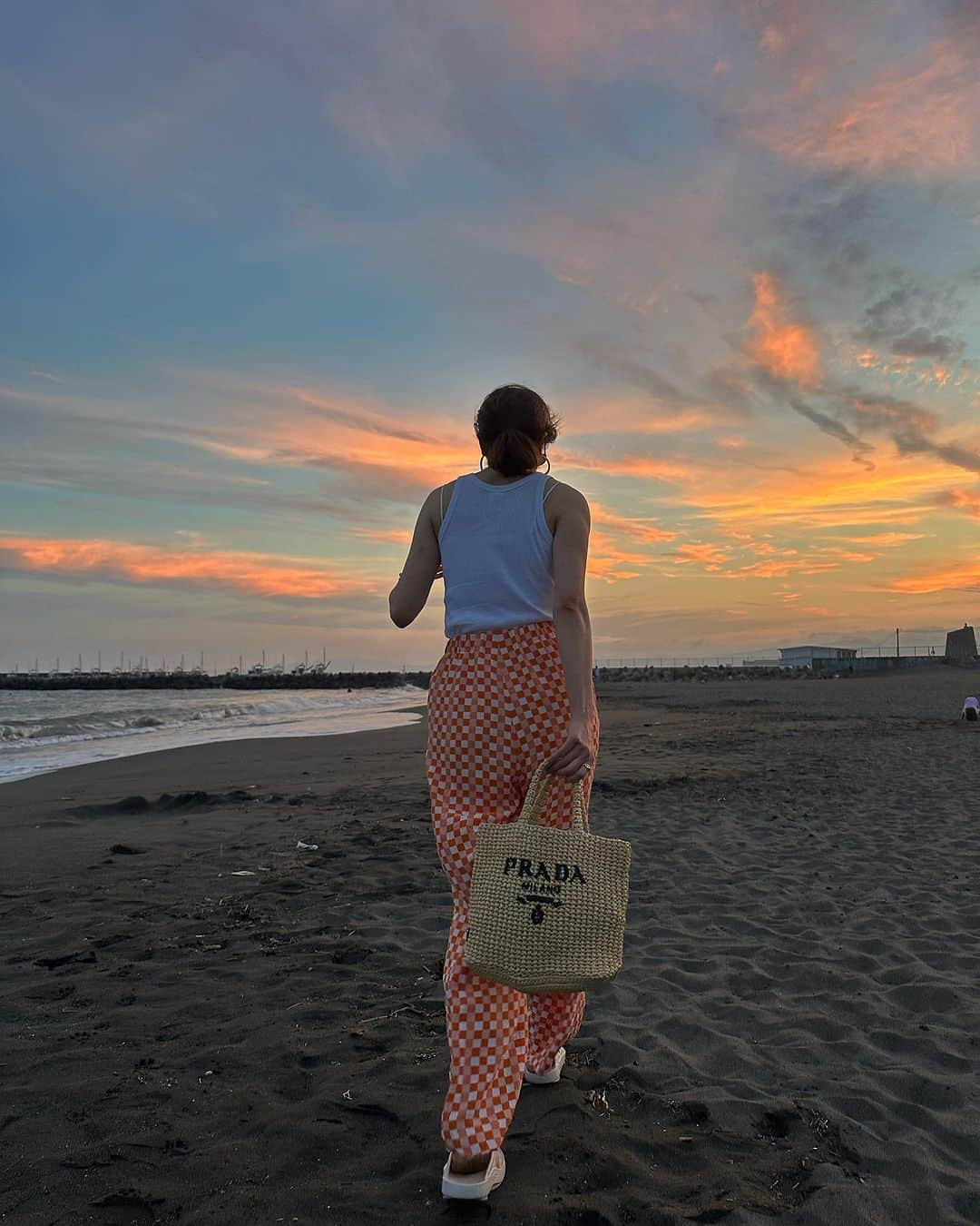 有末麻祐子さんのインスタグラム写真 - (有末麻祐子Instagram)「先月だけど、夕日を見に江ノ島に行った日🌅 空が綺麗だったなぁ👐🏻 衝動的に、海が見たいとか自然が多いところに行きたいとか思うので 割と突発的に行動する事が多いです🐶」10月12日 16時47分 - mayukoarisue