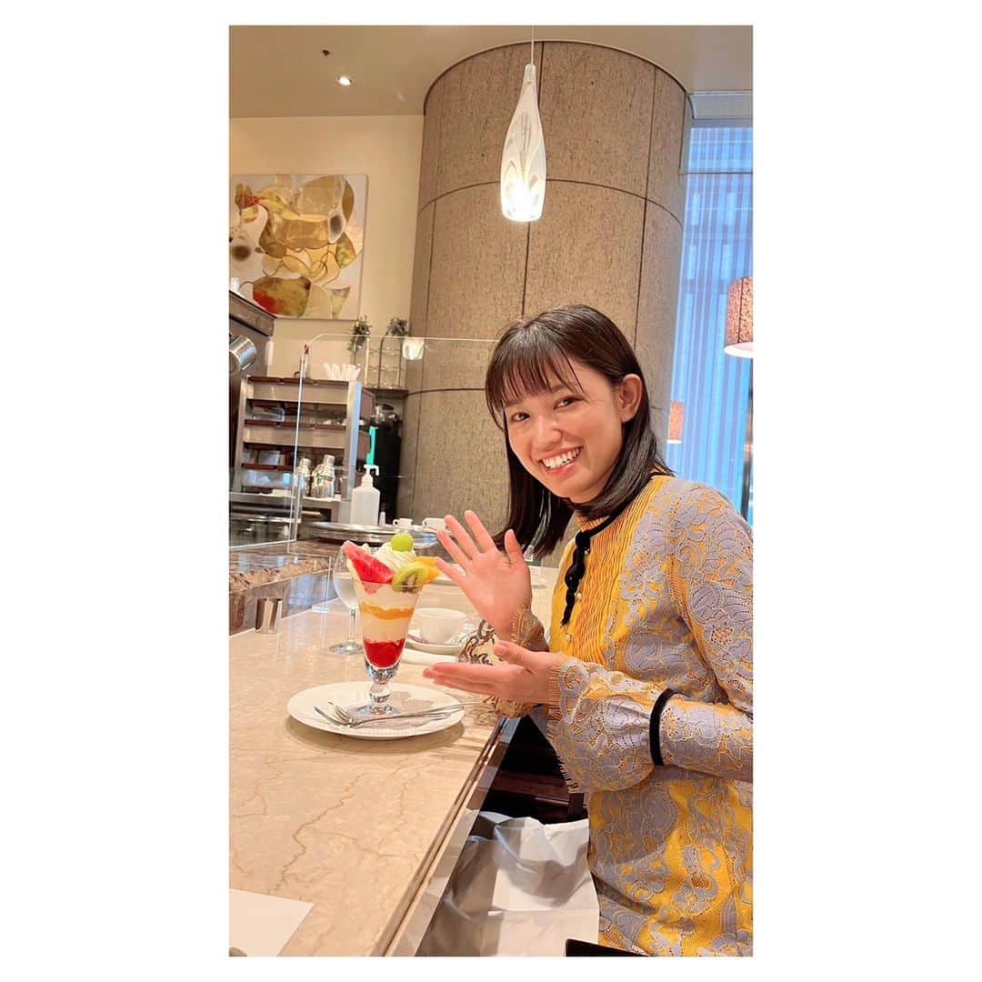 一木千洋さんのインスタグラム写真 - (一木千洋Instagram)「季節の果物を楽しむ会、または四季果物甘物会！  今回はシャインマスカットを食べるために我々は日本橋に赴いた…。  なのに…9月限定だったみたいでシャインマスカットパフェはありませんでした…🤣私たちそういう所ある🥺  スペシャルパフェのてっぺんにシャインマスカットが乗ってたのでセーフ！けいちゃんもぶどうシャーベット食べたからセーフ🍇  次回はもうイチゴ🍓シーズンなのかな？みかん？りんごもいいよね🍎  お洋服は白石涼子さんからいただきました✨ いつも可愛いお洋服で着るの楽しみ☺️  #パフェ #千疋屋 #季節の果物を食べる会 #パフェ会」10月12日 16時58分 - ikkichihiro