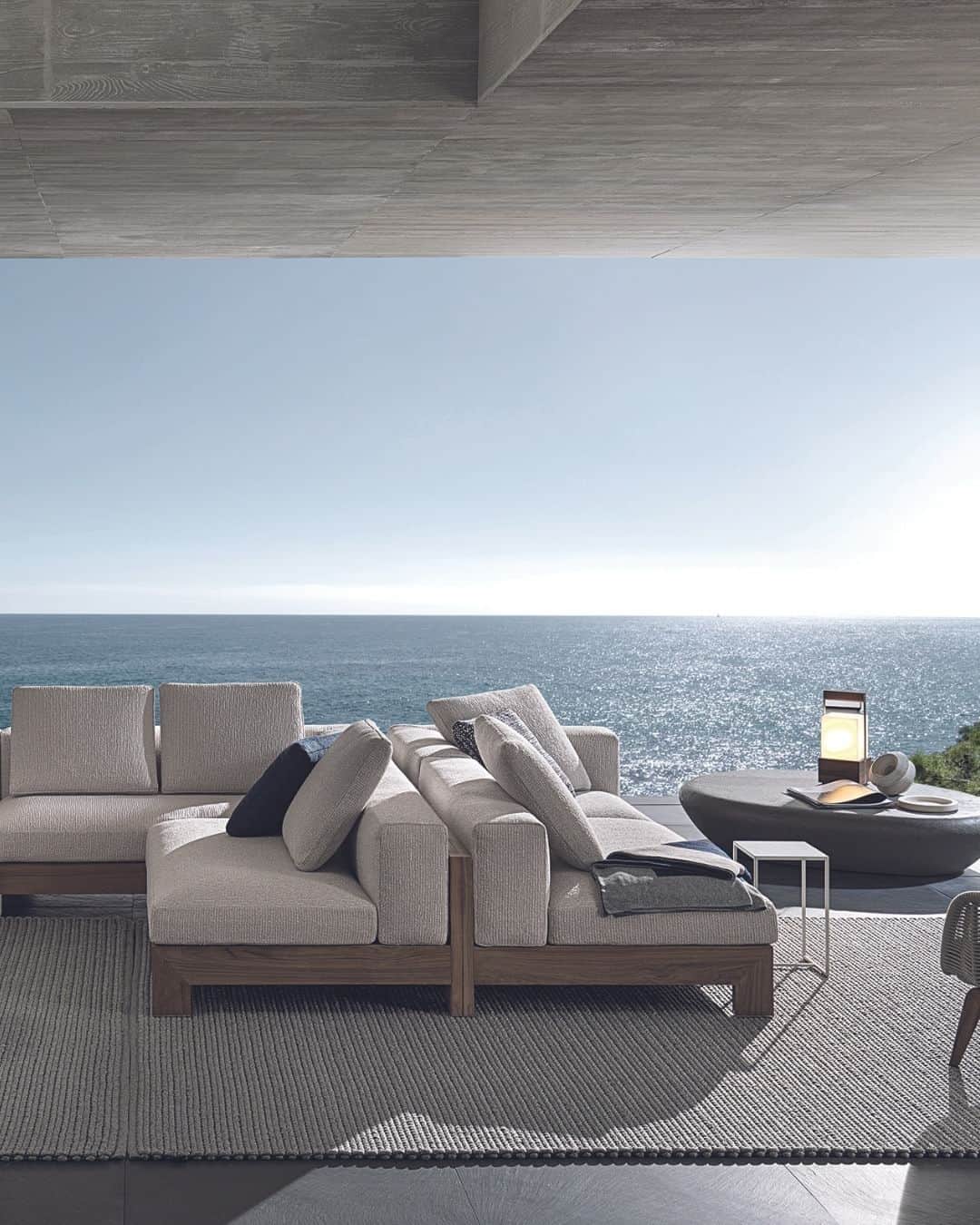 Minotti Londonさんのインスタグラム写真 - (Minotti LondonInstagram)「Created in 2006 as the first furnishing piece of Minotti’s outdoor collection, Alison Iroko evolves with an additional finish that makes it even more natural and easy to blend into green and open-air spaces.  Alison Iroko Nature, a modular seating system with rigorous and formal lines, is characterised by an Iroko wood frame with a natural, unpainted finish.  The formal rigour and rational, square aesthetics of its structure are balanced by the extreme comfort and softness of the upholstered parts.  Designed by Rodolfo Dordoni and Roberto Minotti.  Tap the link in our bio to discover Alison Iroko Nature.  #minotti #minottilondon #rodolfodordoni #interiordesign #design #madeinitaly #italianstyle #italianfurniture #luxuryfurniture」10月12日 16時52分 - minottilondon