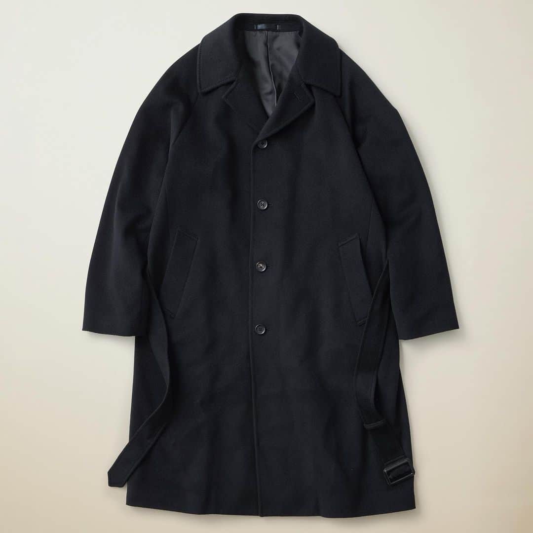 SUIT SELECT スーツセレクトさんのインスタグラム写真 - (SUIT SELECT スーツセレクトInstagram)「5STAR COAT カシミア混ウールを使用した 高級感ある最上級バルカラーコート。 保温性もバッチリで真冬でも暖かく過ごせます。 シックで大人っぽい印象を醸し出せ、 ビジネスにふさわしい品格をプラスする1着です。 カラーはブラックとネイビーの2色展開。 ウエストにはベルトが付いているので、 ギュッと絞って着るとクラシックに仕上がります。 ・ COAT ¥55,000  SUIT ¥42,900 KNIT ¥8,690 SHOES ¥20,900  (すべて税込) 11月中旬入荷予定 ・ ・ ・ #suit #スーツ #suitselect #スーツセレクト #スーツのある日常 #スーツスタイル #杉野遥亮 ・ #ビジネス #メンズ #メンズファッション #メンズコーデ #秋冬 #新作 #コート ・ #business #fashion #ootd #outfit #mens #mensfashion #menscode #2023 #2023AW #autumn #winter #newnormal #newarrival #coat」10月12日 16時54分 - suitselect_japan_official