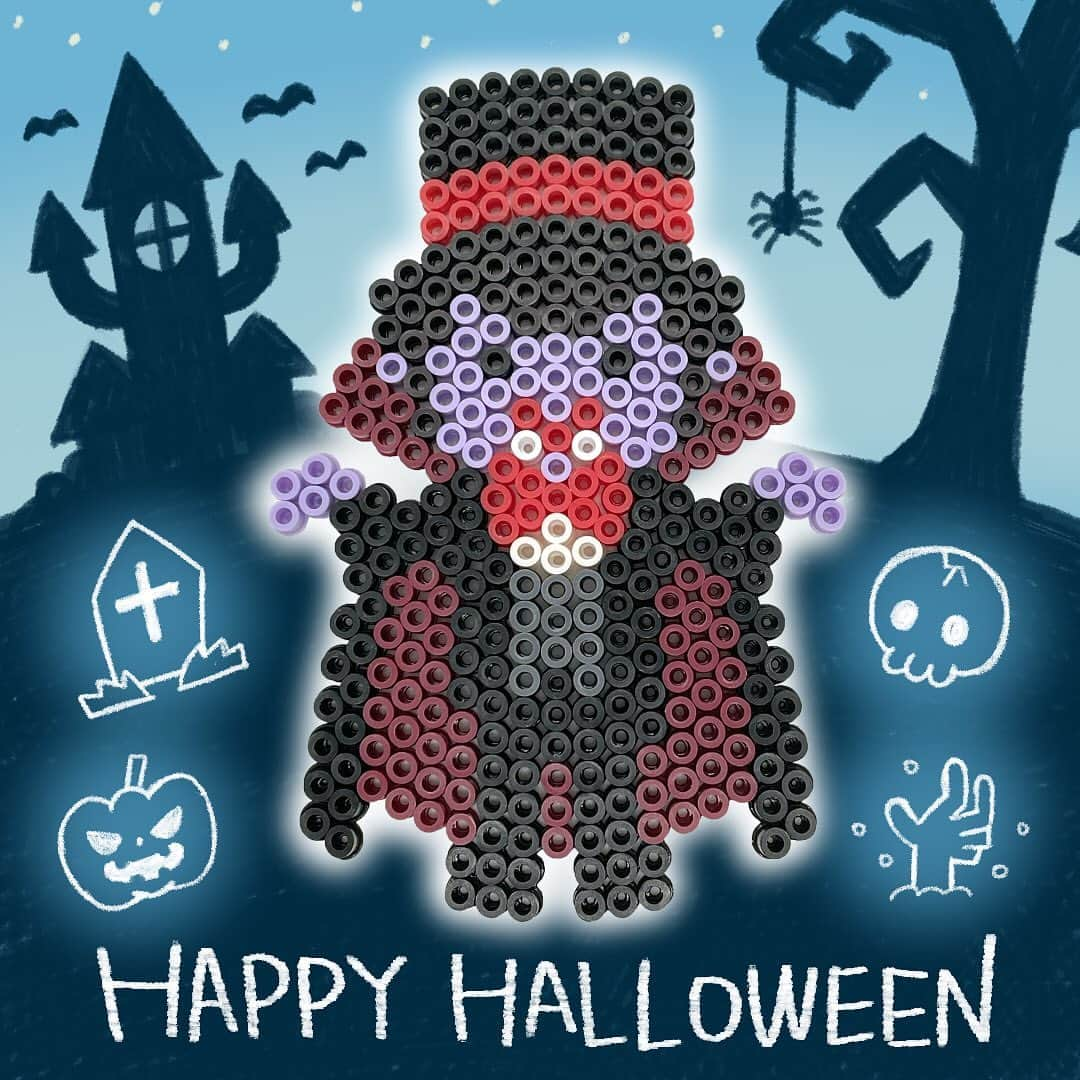 PerlerbeadsJP（パーラービーズ）のインスタグラム：「🧛🪦⚡️ 今月末はハロウィン🎃✨そこで今日は10月14日発売の新色を使ったかわいい吸血鬼モチーフをご紹介😆  こちらの作品では、ココア,クランベリー,マシュマロを使っていますよ♬ぜひ作って飾ってハロウィンをお楽しみ頂けたら嬉しいです❣️  図案シートはプロフィールのリンクからぜひご覧ください🧛 ▷ @perlerbeads_jp  また、ハロウィンモチーフの投稿は、上部の「まとめ」（開いた本のマーク📖）にて一覧掲載しています♪こちらも合わせてぜひご覧ください☺️  ※下絵シートをパソコン等で出力される際は、印刷設定を等倍にして頂きますと、プレートサイズとぴったりの状態でお楽しみ頂けます。 ……………………………………………………………… #おうち遊び #室内遊び #指先遊び #色遊び #季節の製作 #秋の製作 #ハロウィン製作 #製作遊び #ハロウィン #halloween #happyhalloween  #ハロウィンパーティー #トリックオアトリート  #おうちでハロウィン #ハロウィン飾り #雨の日の過ごし方 #雨の日の遊び #子どもとの暮らし #ハンドメイド初心者 #子どものいる暮らし #おうち時間 #アイロンビーズ #ironbeads #perlerbeads #パーラービーズ #beadsart @kawadatoys_official」