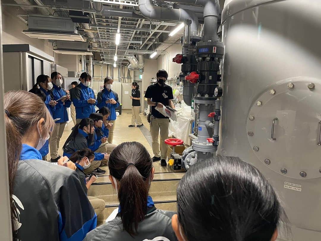 【公式】東京コミュニケーションアート専門学校ECOさんのインスタグラム写真 - (【公式】東京コミュニケーションアート専門学校ECOInstagram)「海洋ワールド現場実習🐠 カワスイ川崎水族館様にて、水族館についてお勉強させて頂きました👏  バックヤードの役割やそこにある機材の重要性・役割について等、実際に見学を交えながらレクチャーを受けました😄  学生の皆さん、ぜひこの学びを学校の生き物たちにも活かしてあげて下さいね🤗✨  . ・－・－・－・－・－・－・－・－・ ⁡ 学校説明会やオープンキャンパスも実施しております🐰🌱 ぜひご参加ください🕊🛰 ⁡ ・－・－・－・－・－・－・－・－・ ⁡ #tca東京eco動物海洋専門学校 #tcaeco #動物 #海洋 #ペット #自然環境 #恐竜 #専門学校 #オープンキャンパス #oc #進路 #動物園 #飼育員 #カワスイ #カワスイ川崎水族館」10月12日 16時58分 - tca_eco