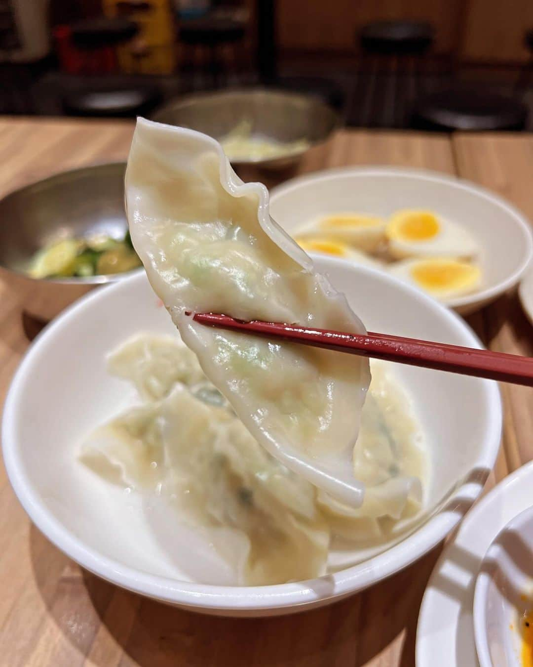 黒澤まさ美さんのインスタグラム写真 - (黒澤まさ美Instagram)「⁡ ⁡昨日の#ランチ は#東京餃子楼京橋店 @tokyogyouzarou_s さんへ🥟 #焼餃子 に#水餃子 、いろいろおつまみと飲み物とたくさんご提供いただきました😋焼きたての#餃子 はやっぱり美味しい。。✨ これだけ食べても3000円でお釣りがくるというハイコスパランチ👀#京橋 近辺にお勤めの方にもぜひおすすめしたいランチスポットです👍🏼 ⁡ #京橋グルメ   PR @tokyogyouzarou_s #gyoza #gyozalover  #東京餃子 #京橋ランチ #京橋ディナー #京橋居酒屋 #餃子好き #餃子グルメ」10月12日 17時00分 - masami_kurosawa