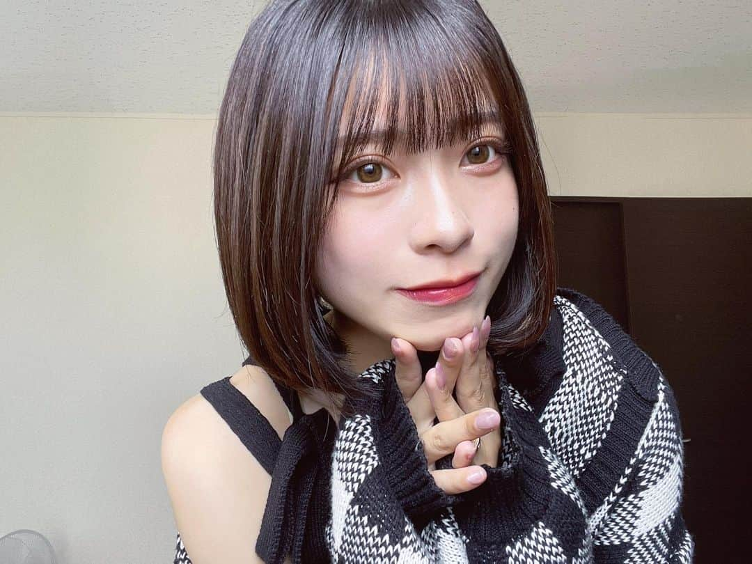 三野宮鈴のインスタグラム：「どーも。にょき。」