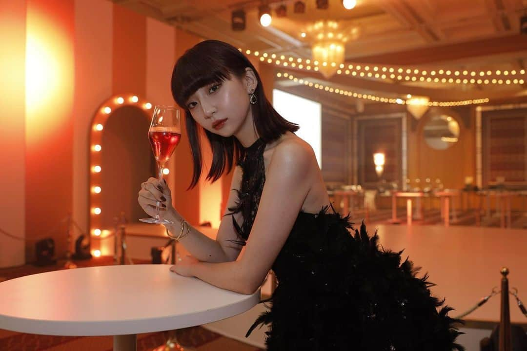 荻野由佳さんのインスタグラム写真 - (荻野由佳Instagram)「ANGEL CHAMPAGNEDAY2023 にご招待いただきました！ とても飲みやすく、背筋が伸びるような大人になった気持ちになりました🥂 1本持って、友達と集まって楽しんだり特別な日のギフトとして、贈りたいな〜¨̮⃝  この日のイベントの様子がモデルプレスさんにて記事が投稿されているので 是非ご覧ください！  #ANGELCHAMPAGNE #エンジェルシャンパン #modelpress #モデルプレス #PR」10月12日 17時25分 - ogiyuka_ippaiwarae216