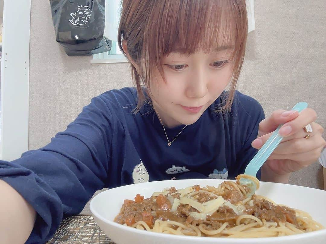 釘町みやびさんのインスタグラム写真 - (釘町みやびInstagram)「🍜  愛知から帰ってきてからずっとラーメン食べてるから そろそろパスタが食べたいなーなんて、、  いや、麺好きだなあ🥹💛💛  でも今夜は頂いたスパムを食べます🐖❤️❤️  スパム大好きなんよなあ… 久々に食べれるの嬉しい…！！✨  あと、明日髪切る＆染めるので 茶髪の私は本日が見納めとなります🫡✨  ． ． #食いしん坊  #麺スタグラム  #麺活  #食欲の秋  #イメチェン  #ヘアアレンジ  #ひょっこり  #ちいかわ」10月12日 17時19分 - miyajyaga382