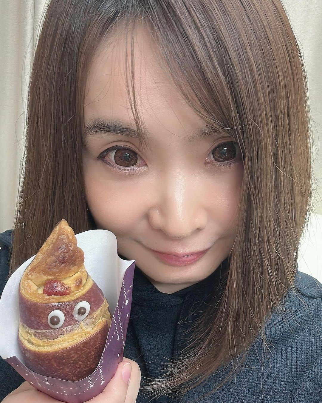 宮内こずえさんのインスタグラム写真 - (宮内こずえInstagram)「ハロウィンバージョンクロワッサン🥐 可愛い🩷」10月12日 17時41分 - miyauchikozue