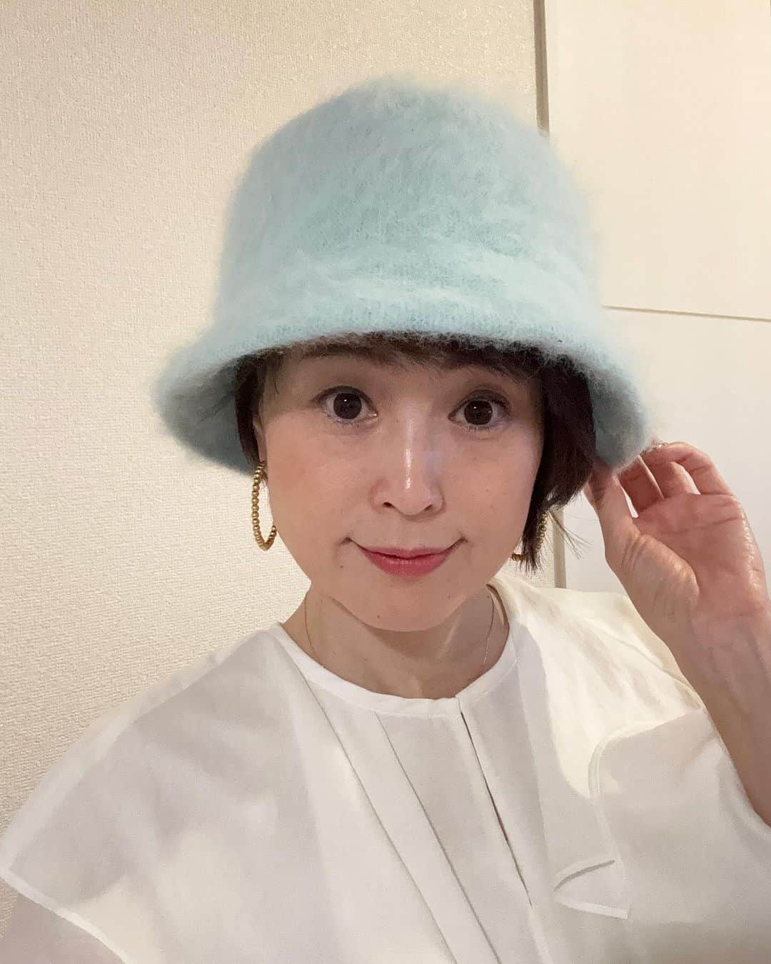 岩瀬玲さんのインスタグラム写真 - (岩瀬玲Instagram)「先日帽子を買ったら 他に気になる形があり、 水色今度入荷しますよ🩵  と言われたので 見に行ったら可愛かったので 買ってしまった😍  買ってもいつもあんまりかぶらないけど今年はたくさんかぶろうっと  #帽子」10月12日 17時37分 - akirakkuma