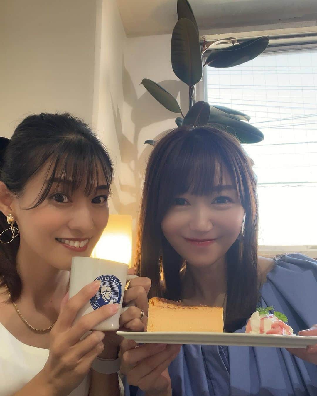 開高明日香のインスタグラム：「同じ事務所のタレント、後藤明子ちゃんと、あこちゃんの下の娘ちゃんと2軒ハシゴデート❤️  あこちゃんは、AI美少女なの？ってなくらいホント美しい🥹💕  また娘ちゃんがお顔だけじゃなく話し方も可愛くて優しくて。。。 天使にハグしてもらって、明日香おばちゃん、もぅメロメロふにゃふにゃ😍  2人が作ってくれる癒し空間に浸って、幸せホルモン満タン💗  しかし、あこちゃんのお顔、何度見てもうっとりしちゃう😮‍💨💕💕💕  #大好きなスイーツと #パックをいただいた❣️ #美女からの美容情報は #どの媒体よりも信用してる❤️ #やっぱり美女が好き🫶 #THETAILOR #TAILOR #テイラー #ザテイラー」