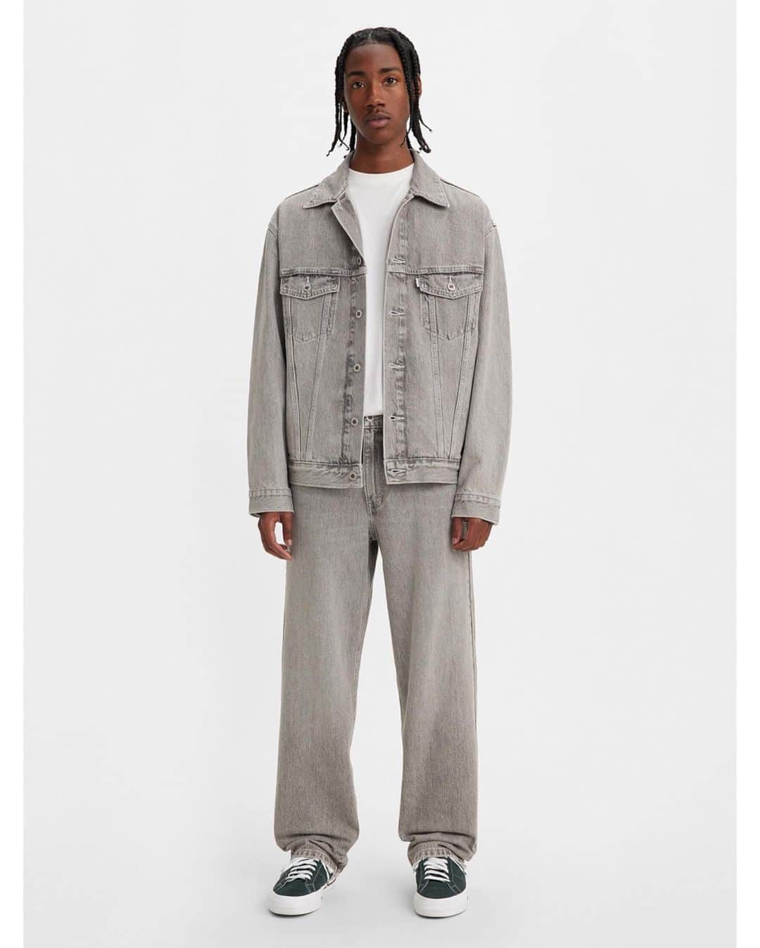 のインスタグラム：「Levi’s® SilverTab™   まだまだ人気のブラックデニム。 今シーズンのシルバータブは、ブラックのセットアップやカーゴのほか、ブラックシェルパジャケットが入荷！」
