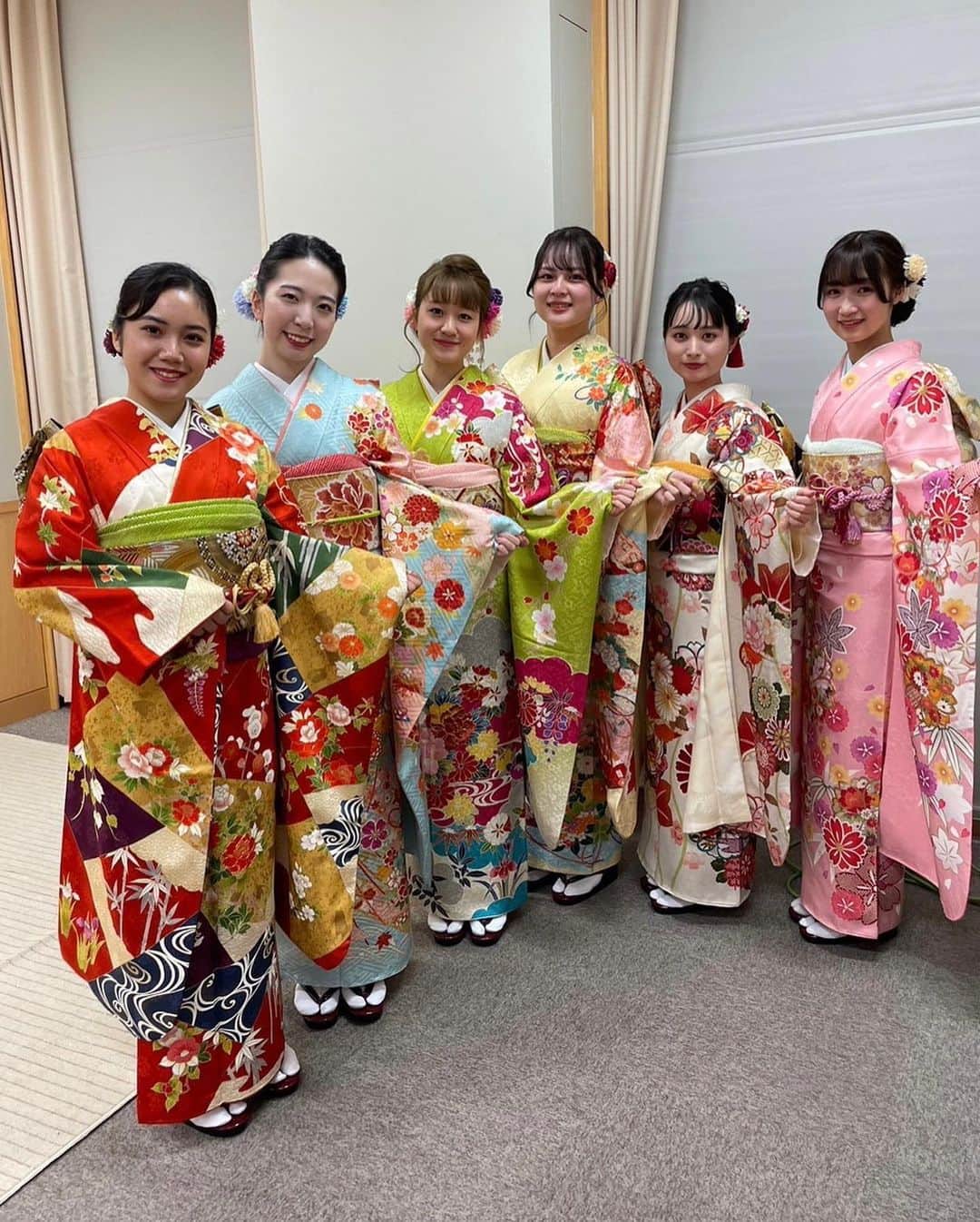 後藤沙梨花のインスタグラム：「ごきげんよう🌸  株式会社マイム(@maimu_tokyo @m.ai.m_furisode )様より、コンテストでファイナリストが着用するお振袖をご協賛いただきました✨  今年もファイナリスト各々のイメージに合ったお振袖を選んでいただきました👘！  司会の2人も卒業袴を着用させていただいております  素敵なお振袖、卒業袴にファイナリスト・委員一同とても喜んでおります🌸  ありがとうございました！！！  #マイム #卒業袴 #振袖  #学習院女子大学 #和祭 #gwc #Missgwc2023 #misscontest2023 #ミス和コンテスト #ミスコンテスト　#ミス和 #gakushuinwomenscollege #ミス和コンテスト2023 #ミスコン #春からgwc #学女 #学女ミスコン #ミスコンファイナリスト」