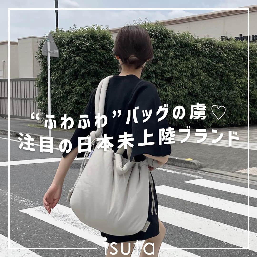 isutaさんのインスタグラム写真 - (isutaInstagram)「肌寒くなってくると、身につけるものもふわふわ暖かい素材のモノを選びがちになるよね 👜   今回は、日本未上陸のバッグブランド「Ölend（オーレンド）」をご紹介。  あまり見たことないようなデザインと、ふわふわもちもちの触り心地がたまらない！とじわじわ人気を集めているんだって◎  秋冬のファッションが楽しくなる、カラフルなラインナップにも注目だよ。  photo by @___wave.95 @u_soon_oyoufuku @0_micchu0828 @__________.49 @__knn.57  ✄-----------------------✄  姉妹アカウント @i_am_isuta も更新中  isuta編集部の日常のひとコマや 取材の最新レポを発信しているよ✍️˖°  ほかにも、エディターが気になる カフェやファッション、コスメをご紹介.・* ぜひフォローしてね🕊️  ✄-----------------------✄  #isuta#isutapic#isuta_fashion #イスタ#ölend #もちもち#ふわふわ#3way#3wayバッグ#ハンドバッグ 斜めがけバッグ#リュック#ナイロンバッグ#大容量バッグ #防水#カラバリ豊富#秋冬ファッション#バッグ好き #バッグ好きな人と繋がりたい#日常使い#デザイン性#実用性 #大容量#大容量バッグ#ラミネート加工 #おしゃれ好きな人と繋がりたい #おしゃれさんと繋がりたい#バッグコーデ」10月12日 17時53分 - isuta_jp