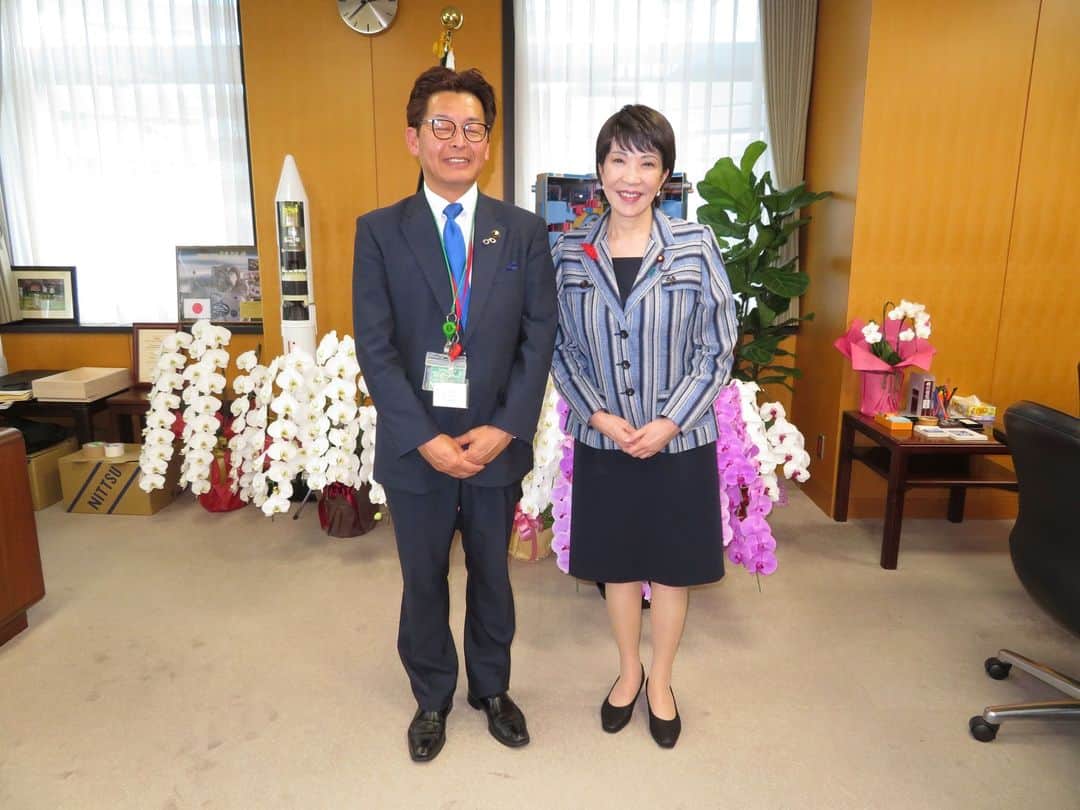 高市早苗のインスタグラム：「10月12日 鯖江市長ご来訪」