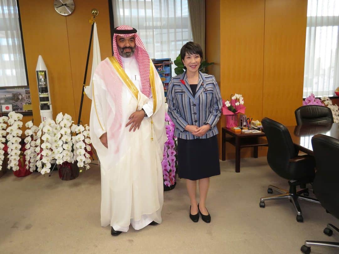 高市早苗のインスタグラム：「10月12日 サウジアラビア王国のスワーハ宇宙庁長官と会談」