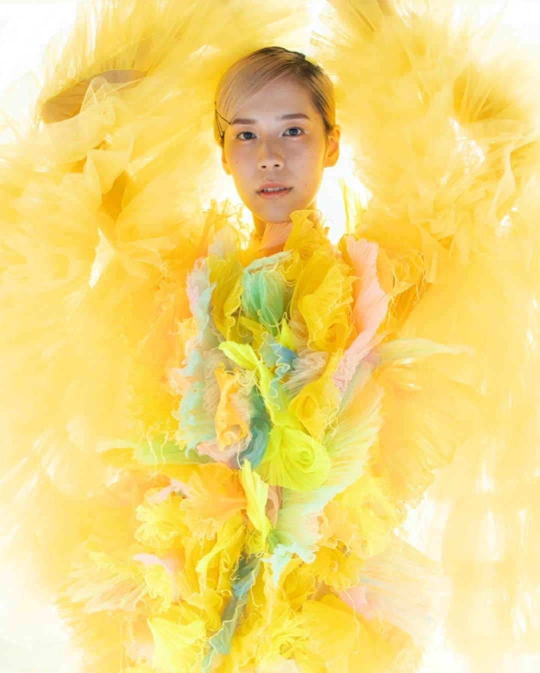 ARAKI SHIROさんのインスタグラム写真 - (ARAKI SHIROInstagram)「-yellow creature costume for @mayu_no_naka  session with  ph @ume_enity  h&m @kana__k  costume&styled by me  #ARAKISHIRO #upnextdesigner  #emergingdesigner  #1granary  #dazedanddiscoverd #alwaysupportalent  #コスチューム #アラキシロウ」10月12日 17時57分 - arakishiro