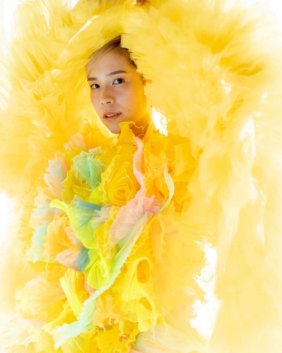 ARAKI SHIROさんのインスタグラム写真 - (ARAKI SHIROInstagram)「-yellow creature costume for @mayu_no_naka  session with  ph @ume_enity  h&m @kana__k  costume&styled by me  #ARAKISHIRO #upnextdesigner  #emergingdesigner  #1granary  #dazedanddiscoverd #alwaysupportalent  #コスチューム #アラキシロウ」10月12日 17時57分 - arakishiro