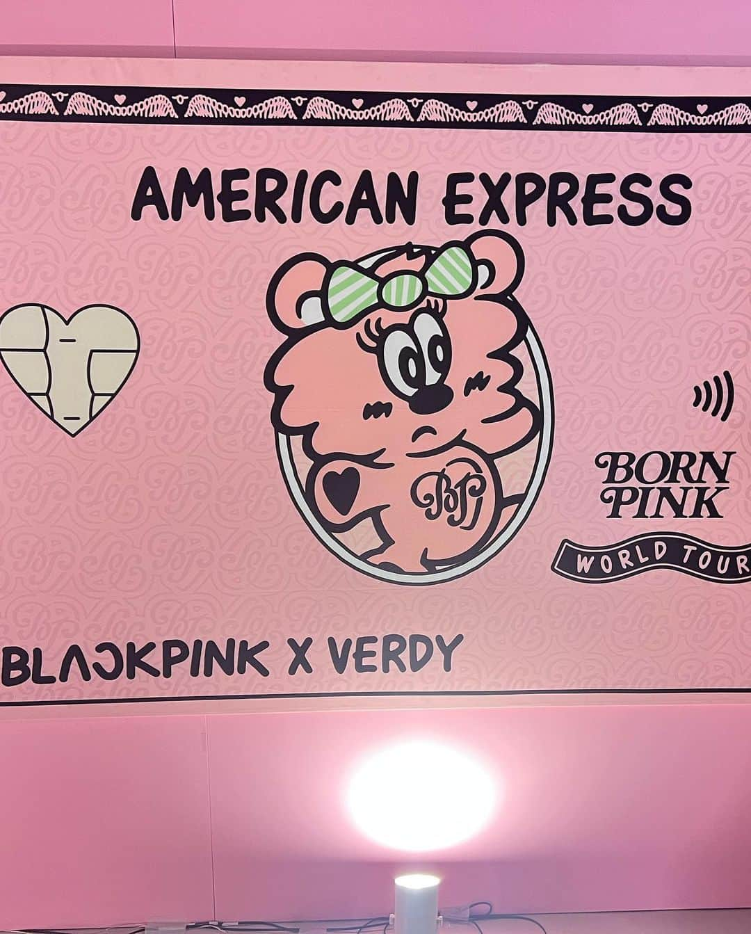 リバトラ YOSHITOさんのインスタグラム写真 - (リバトラ YOSHITOInstagram)「. 推し活！🐱  #blackpink  #ブラックピンク #推し活 #🖤💖」10月12日 18時04分 - rebattler_