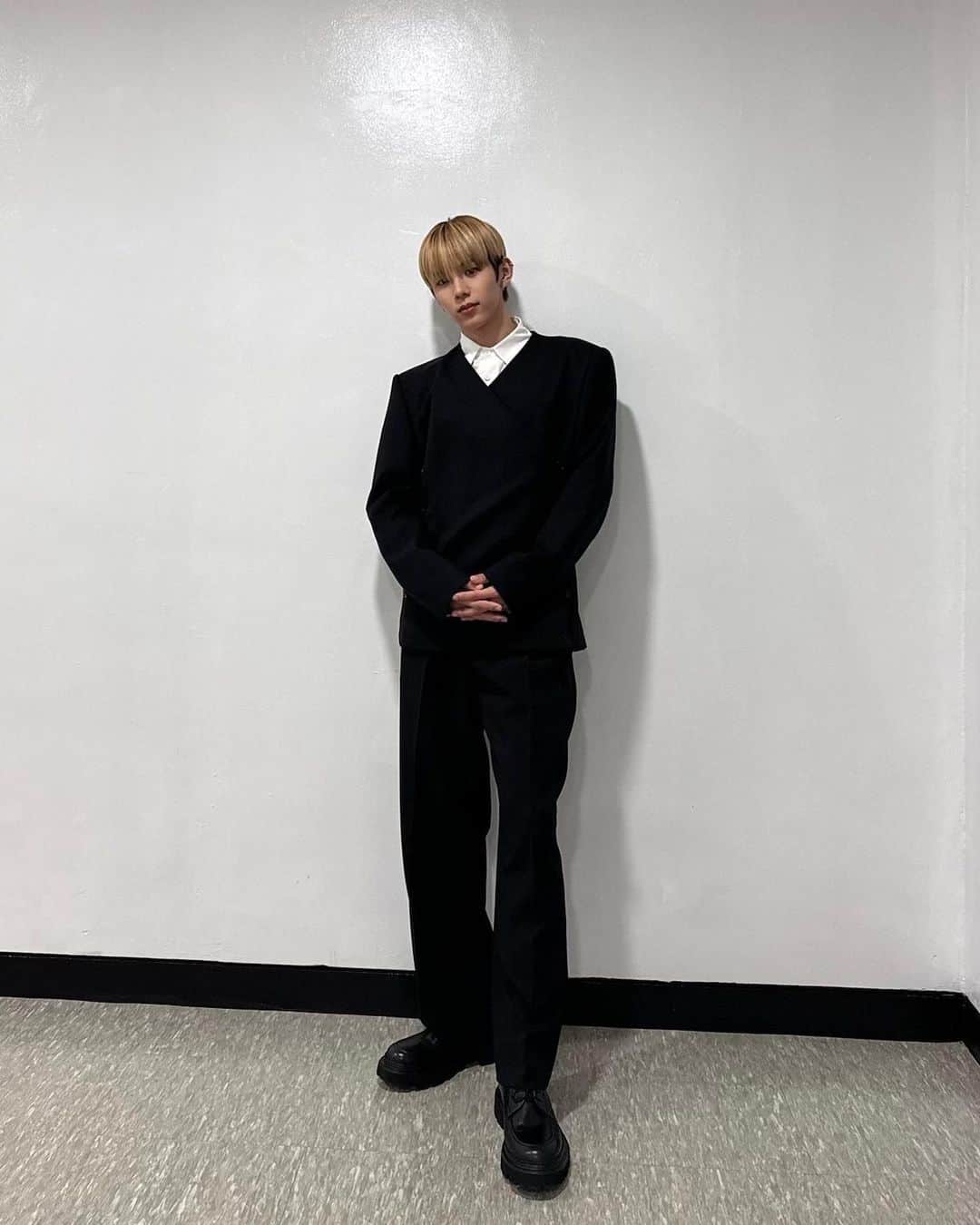RIIZEさんのインスタグラム写真 - (RIIZEInstagram)「black suits for #2023TMA   #RIIZE #라이즈 #RISEandREALIZE #TMA #더팩트뮤직어워즈」10月12日 18時07分 - riize_official