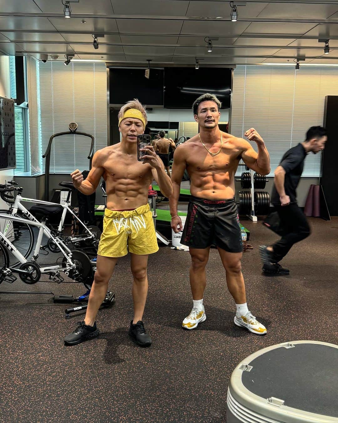 武尊さんのインスタグラム写真 - (武尊Instagram)「今日はTOTALworkout🔥 ハードトレーニングでバッキバキ。 感謝！！ @totalworkout_official」10月12日 18時12分 - k1takeru