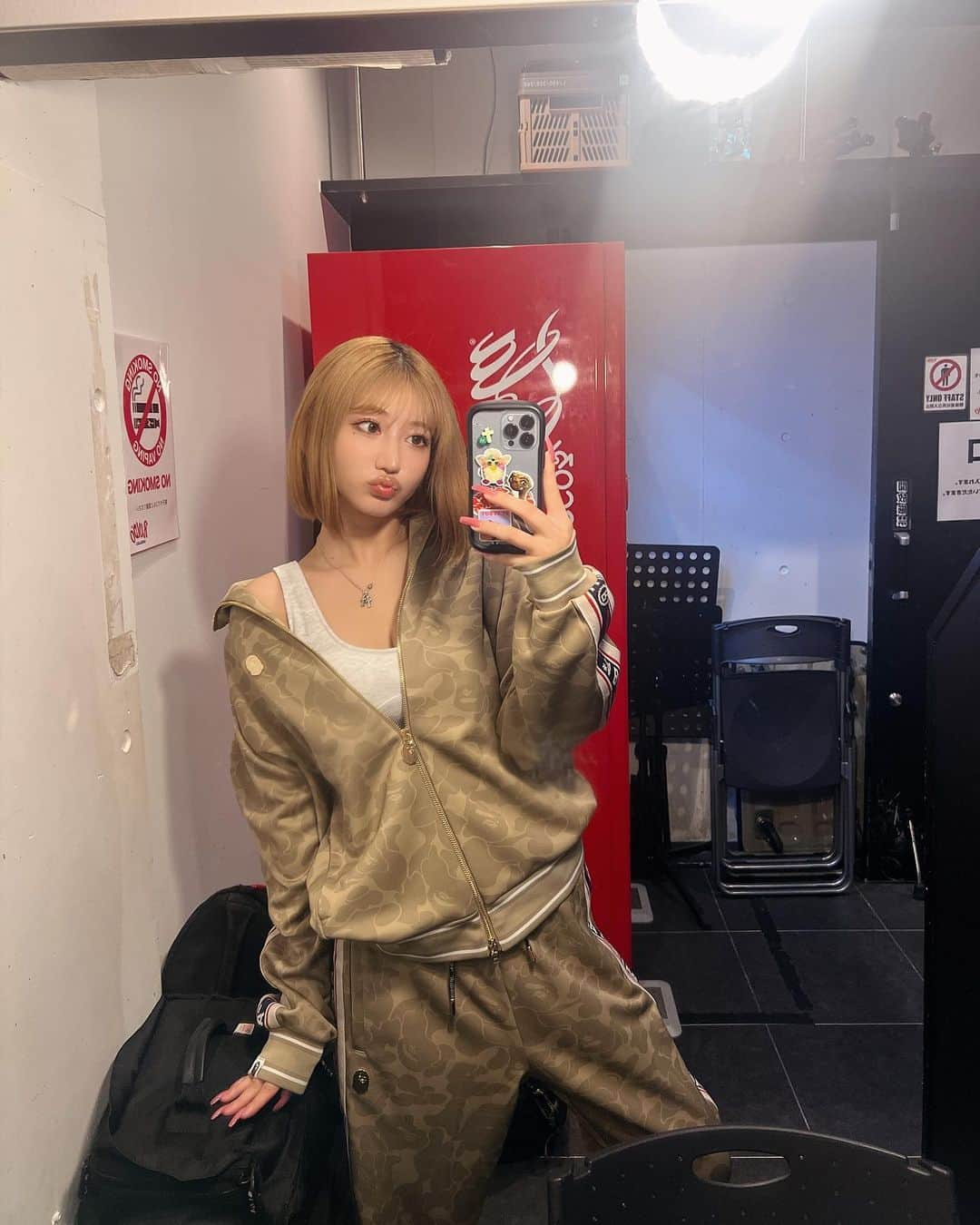 月城まゆさんのインスタグラム写真 - (月城まゆInstagram)「✌️✌️✌️  #bape #setup #streetstyle #streetwear #gal #japanesegirl #harajuku」10月12日 18時12分 - xo_mayu_xo