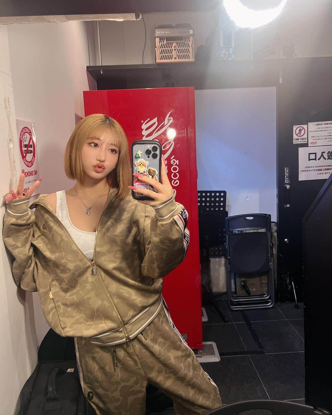 月城まゆさんのインスタグラム写真 - (月城まゆInstagram)「✌️✌️✌️  #bape #setup #streetstyle #streetwear #gal #japanesegirl #harajuku」10月12日 18時12分 - xo_mayu_xo