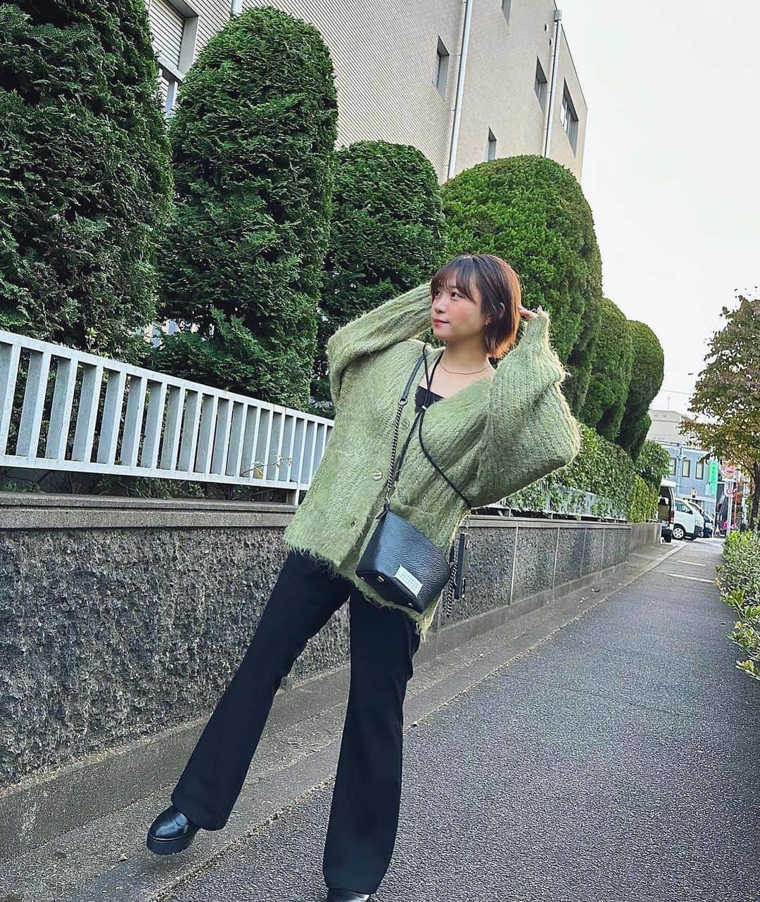 小嶋結里亜さんのインスタグラム写真 - (小嶋結里亜Instagram)「. .  . ニットの時期ですね💚🖤 ⁡ このWEGO のニットカーディガン カラーが豊富ですごく迷ったけど 緑にしてよかった☺︎ パンツもユニクロです♡ ⁡ . ⁡ ⁡ #役者#妃乃ゆりあ#低身長女子 #私服#秋服  . ⁡ #girl#actress#fashion#ootd #일상#japanesegirl を入力…」10月12日 18時14分 - hino_yuria127