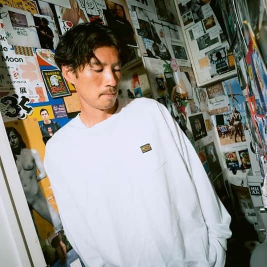 RVCA Japanのインスタグラム：「生地表面が滑らかなスムースタッチのコットン素材を使用したロングスリーブTシャツ。便利な胸ポケット付きで、左胸にRVCAタグがワンポイント。身幅が広く、全体的にオーバーサイズのシルエットで、大きく肩の落ちたドロップショルダーが印象的なアイテム。これからの時期に一枚でも、インナーとしても幅広く活躍してくれるアイテム。  @boardriders_japan」