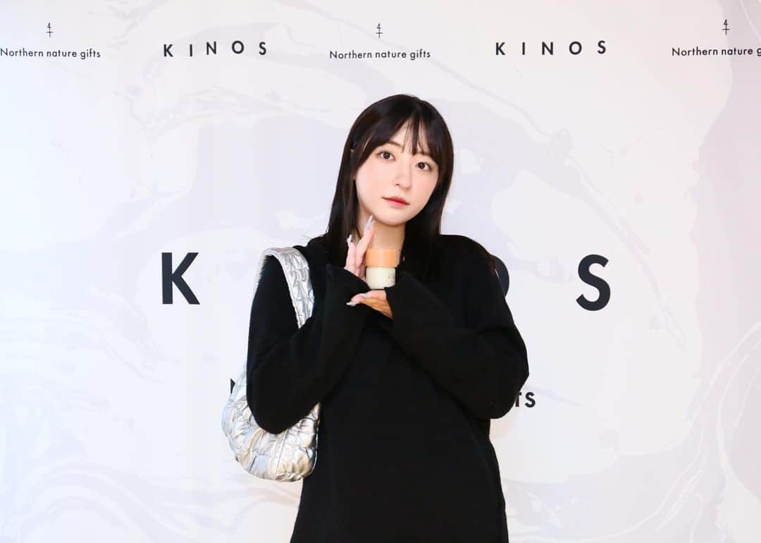 麻倉瑞季のインスタグラム：「NATURAL BALM『KINOS』さんのLAUNCH EVENTにお邪魔させて頂きました🌿 天然由来成分99.0パーセントのバームで髪にも肌にも使えるスグレモノすぎる…🥱💕 私はKurumiをゲットしたよん✌🏻」