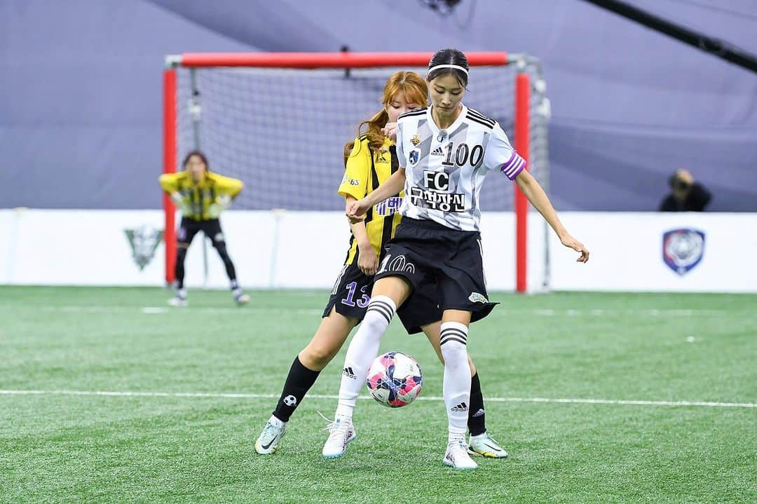 イ・ヒョニさんのインスタグラム写真 - (イ・ヒョニInstagram)「축구를 하다보면 이런날도 저런날도⚽️ 우리 인생처럼 #골때리는그녀들  #구척장신」10月12日 18時16分 - lee.hyunyi