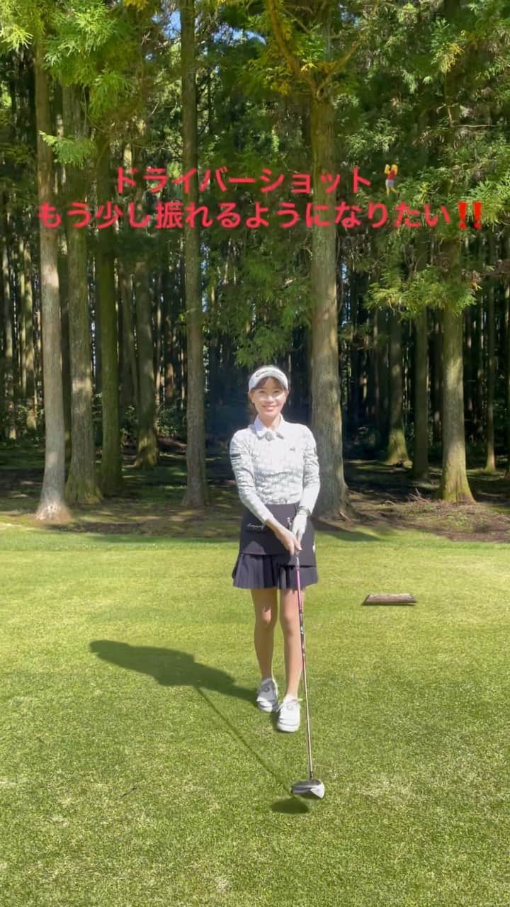 竹村真琴のインスタグラム：「* 秋のゴルフ最高🏌️‍♀️☀️ #プロゴルファー #女子プロゴルファー #jlpga #プロゴルファースイング #ドライバーショット #ゴルフスイング #ティーショット #ゴルフ女子 #ゴルフコーデ」