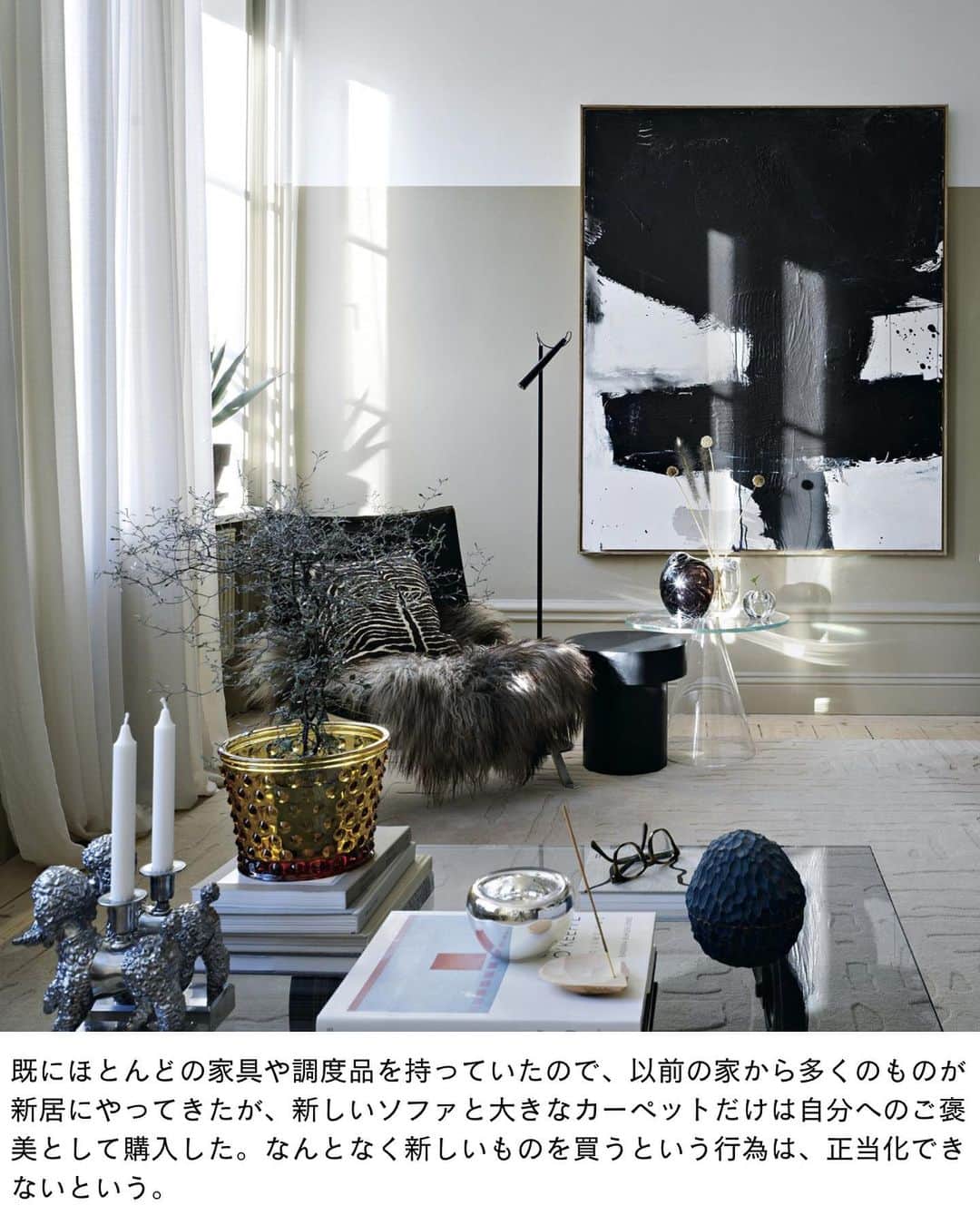 ELLE DECOR JAPANさんのインスタグラム写真 - (ELLE DECOR JAPANInstagram)「【インテリア実例】家にステージをつくり出す、舞台美術家の試み  インテリアスタイリストとして名を知られるササ・アンティック。彼が愛犬と暮らすストックホルムのアパートメントでは、アートからのみの市で見つけた雑貨までがにぎやかに輝いている。  『エル・デコ』10月号より。  photo : STELLAN HERNER original text : CECILIA VON MENTZER text : ASAKI ABUMI  #roomdesign #designinspiration #interiorstyling #リノベーションアイディア #海外インテリア #roomtour #ルームツアー #モダンインテリア #インテリア #vintageinterior  #livingroominspiration #livingroomdecor #vintage」10月19日 19時05分 - elledecorjapan