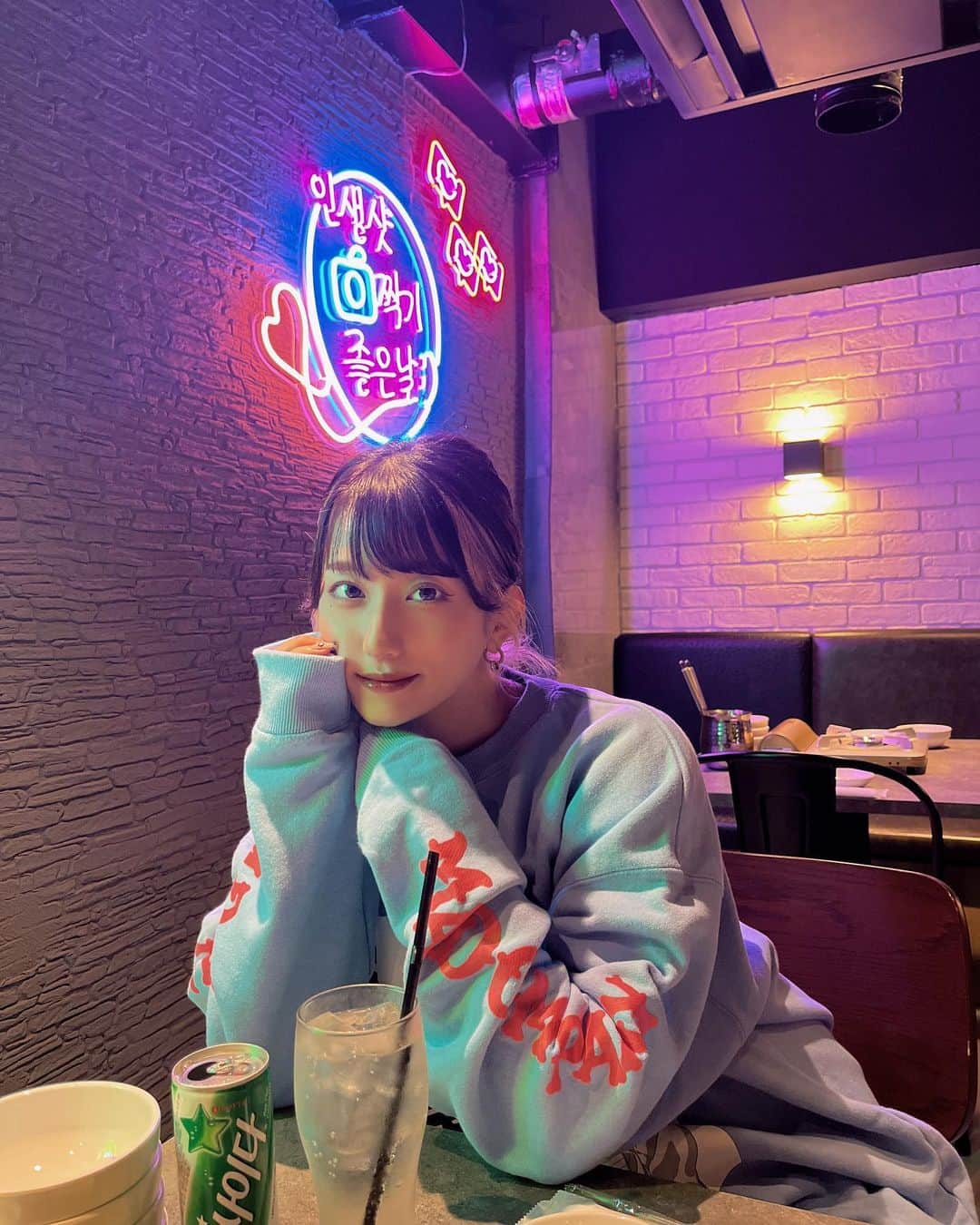 みつきのインスタグラム：「. . だいすきなタッカンマリ🐓🍲 のお店が新しく出来てたから行ってみたら 内装がネオンで可愛かった💞💞 最後の最後で飲むスープが好きすぎるー！ . . . . . .」
