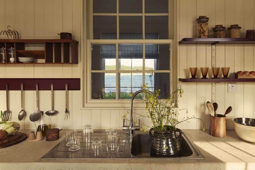 Zara Homeのインスタグラム：「HIGHLANDS SCAPE • Autumn patterns inside a shore cottage on a remote peninsula in the Scottish highlands, comfortable simplicity brimming with isolated romance, cozy textures and warm light. Find out more at zarahome.com」