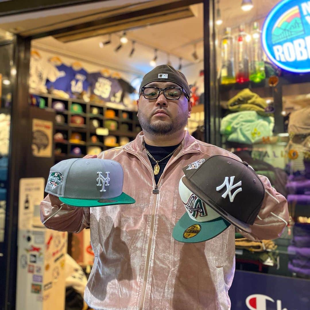 GROW AROUNDさんのインスタグラム写真 - (GROW AROUNDInstagram)「#growaroundnewarrivals   NEWERA 59FIFTY FITTED CAP 今週も別注シリーズの発売です！  今回はC.O.S.A.さんにモデルをして頂きました🙏🔥✨   明日は３型の発売になります。  明日10/13（金）から 渋谷店・オンライン 12:00〜 お台場ダイバーシティ店 11:00〜  より発売開始です‼️  お見逃しなく！」10月12日 18時32分 - growaround