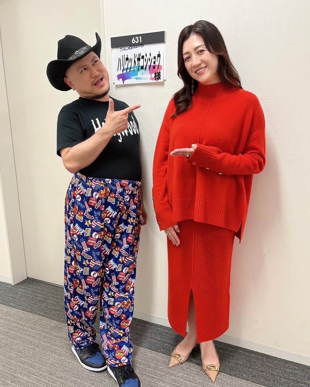 野々村友紀子さんのインスタグラム写真 - (野々村友紀子Instagram)「本日23:20〜フジテレビ【トークィーンズ】  スタジオ収録のときの写真はこちら。  シュシュっと見てくださいねー！  真っ赤なニットにゴールドのボタンが素敵なセットはこちら🍎↓  ニットセットアップ @diagramofficial  ピアス @threefourtime_official」10月12日 18時32分 - nonomura_yukiko