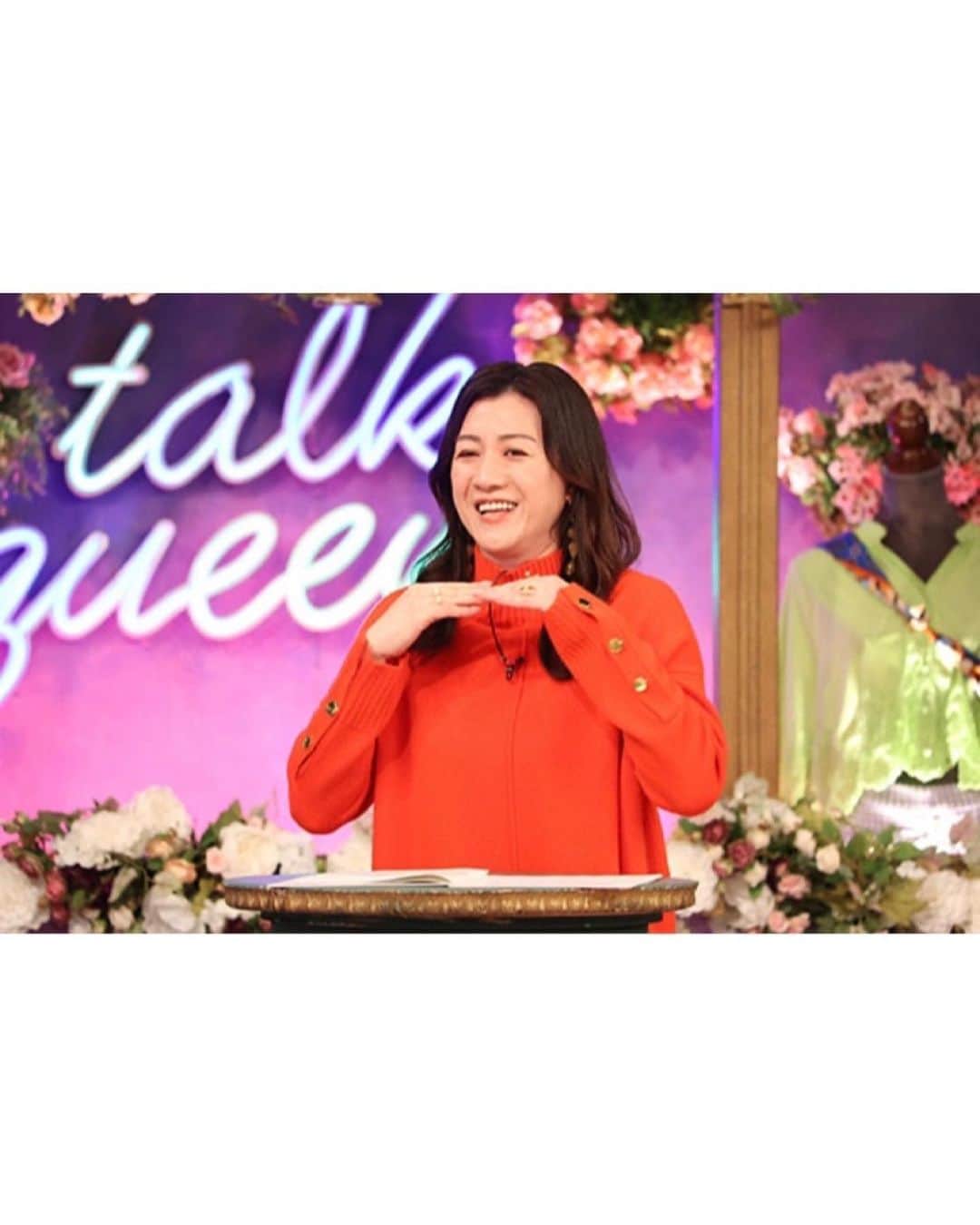 野々村友紀子さんのインスタグラム写真 - (野々村友紀子Instagram)「本日23:20〜フジテレビ【トークィーンズ】  スタジオ収録のときの写真はこちら。  シュシュっと見てくださいねー！  真っ赤なニットにゴールドのボタンが素敵なセットはこちら🍎↓  ニットセットアップ @diagramofficial  ピアス @threefourtime_official」10月12日 18時32分 - nonomura_yukiko