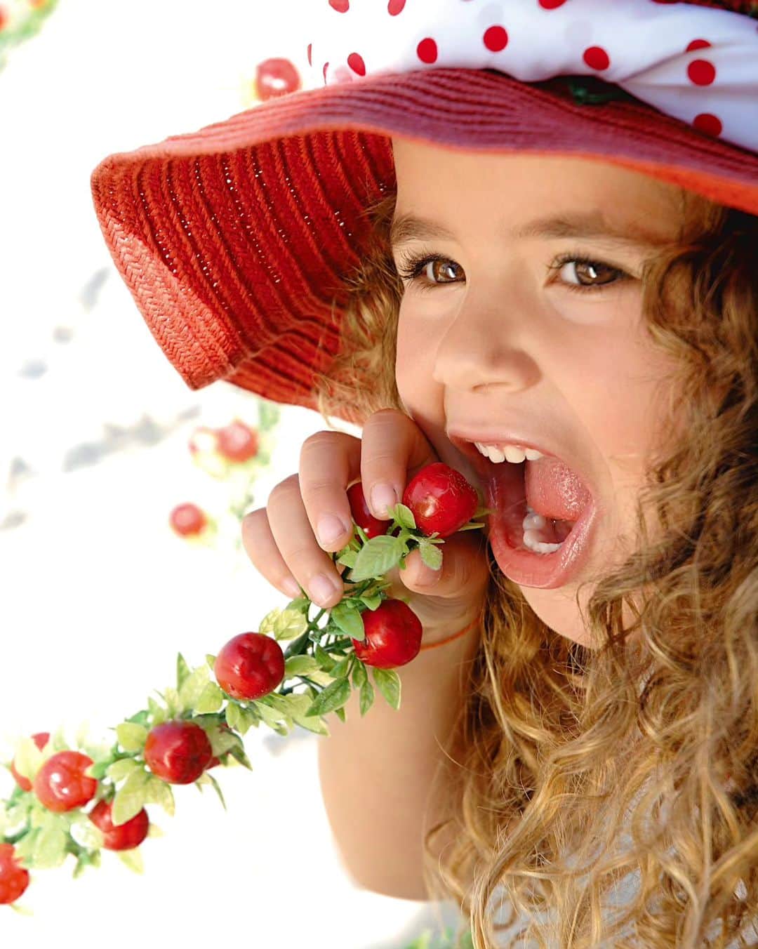 Maisa Silvaのインスタグラム：「mini +a desejando um feliz dia das crianças pra todos os priminhos do Brasil!! 🫶🏼 sua essência carrega sua criança interior, nunca deixe de escutá-la.」