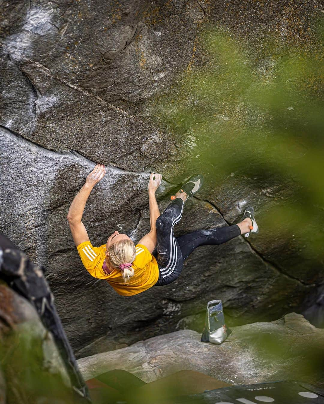 ヤンヤ・ガンブレットさんのインスタグラム写真 - (ヤンヤ・ガンブレットInstagram)「NEW BASE LINE 8B+ ✅  Came here with no expectations. My goal of the trip was to get back to climbing after a rest and climb as many different boulders as I can. Of course I couldn’t resist not trying this amazing line. Checked out the moves on my first session, felt really solid and already close to sending. On the send day I felt so tired and I doubted if I should even try it, still walked up to the boulder and surprised myself with a send on my 2nd try of the day. Soo psyched how quickly it went down!! 🤩   I will be back soon! 🔥  Other sends of the trip: Jack’s broken heart 8a/a+ (flash) Left hand of darkness 8a/+a (flash) Massive attack 8a+ Foxy Lady 8a Muttertag 8a Octopussy 8a  Sofasurfer 8a/a+ Right hand of darkness 7c+/8a Unendliche geschichte 7c+/8a  📸 @vladek_zumr」10月13日 3時56分 - janja_garnbret