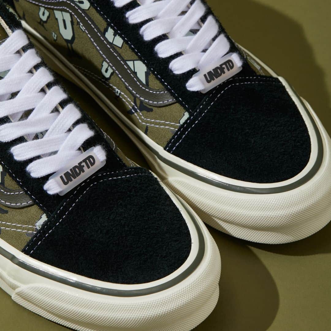 UNDFTDのインスタグラム：「UNDEFEATED x Vault by Vans OG Old Skool LX U-Man ‘Grasshopper’  The latest collaboration between UNDEFEATED and Vault by Vans brings back the "U-Man" graphic, which was originally used on their first collaboration in 2007 and again in 2021. This graphic was designed by the artist Geoff McFetridge and was inspired by the unique sense of humor of UNDEFEATED co-founders Eddie Cruz and James Bond, as well as the brand's deep connection to sport culture. The U-Man has become a significant mascot for UNDEFEATED, alongside their iconic Five Strike logo.  Available Friday, 10/13 exclusively at 11am at all UNDEFEATED Chapter Stores and 8am PST at Undefeated.com」